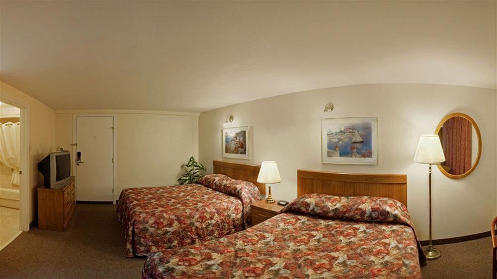 Econo Lodge Inn & Suites Saint John Exterior foto